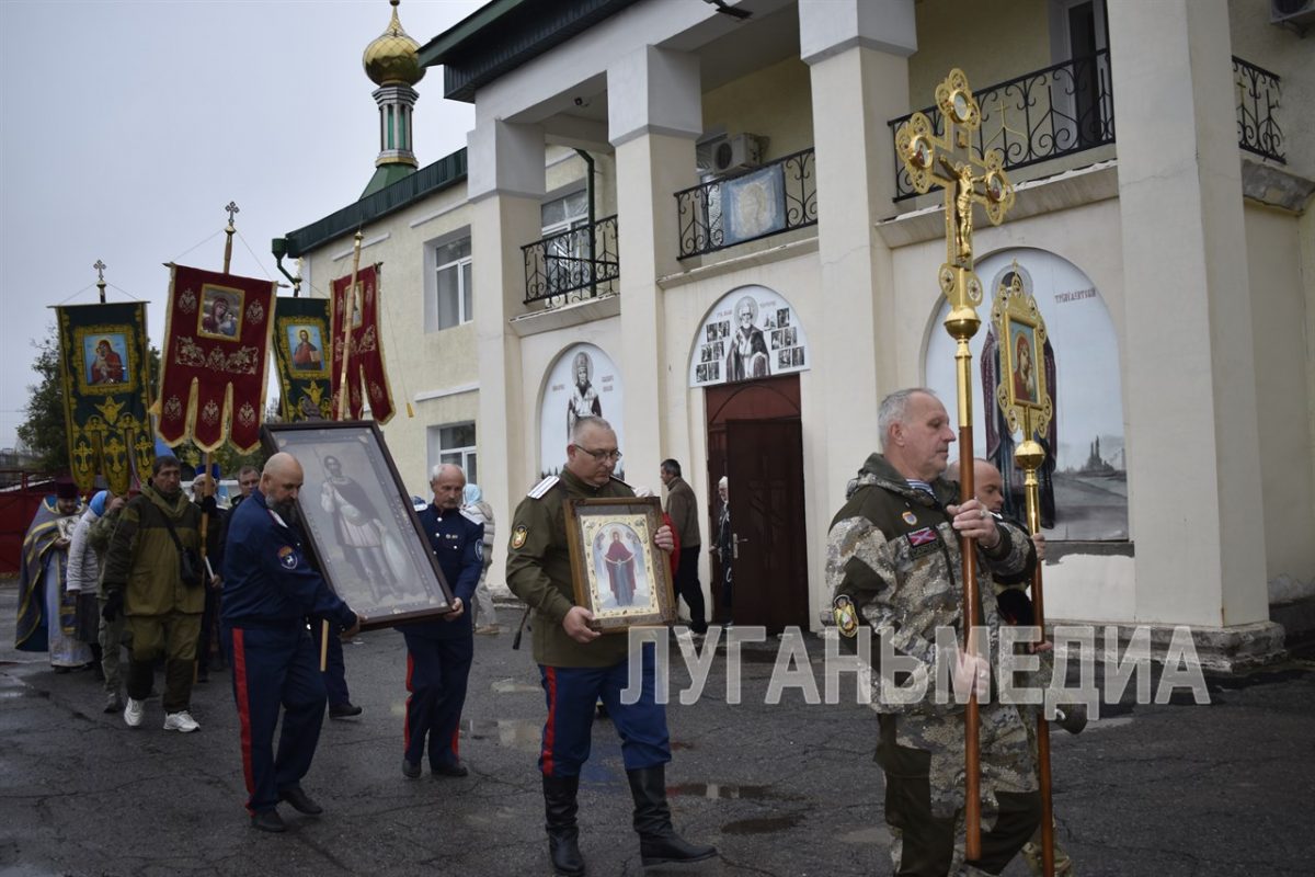 Прихожане Свято-Николаевского храма города Брянки встретили икону Ионна Воина