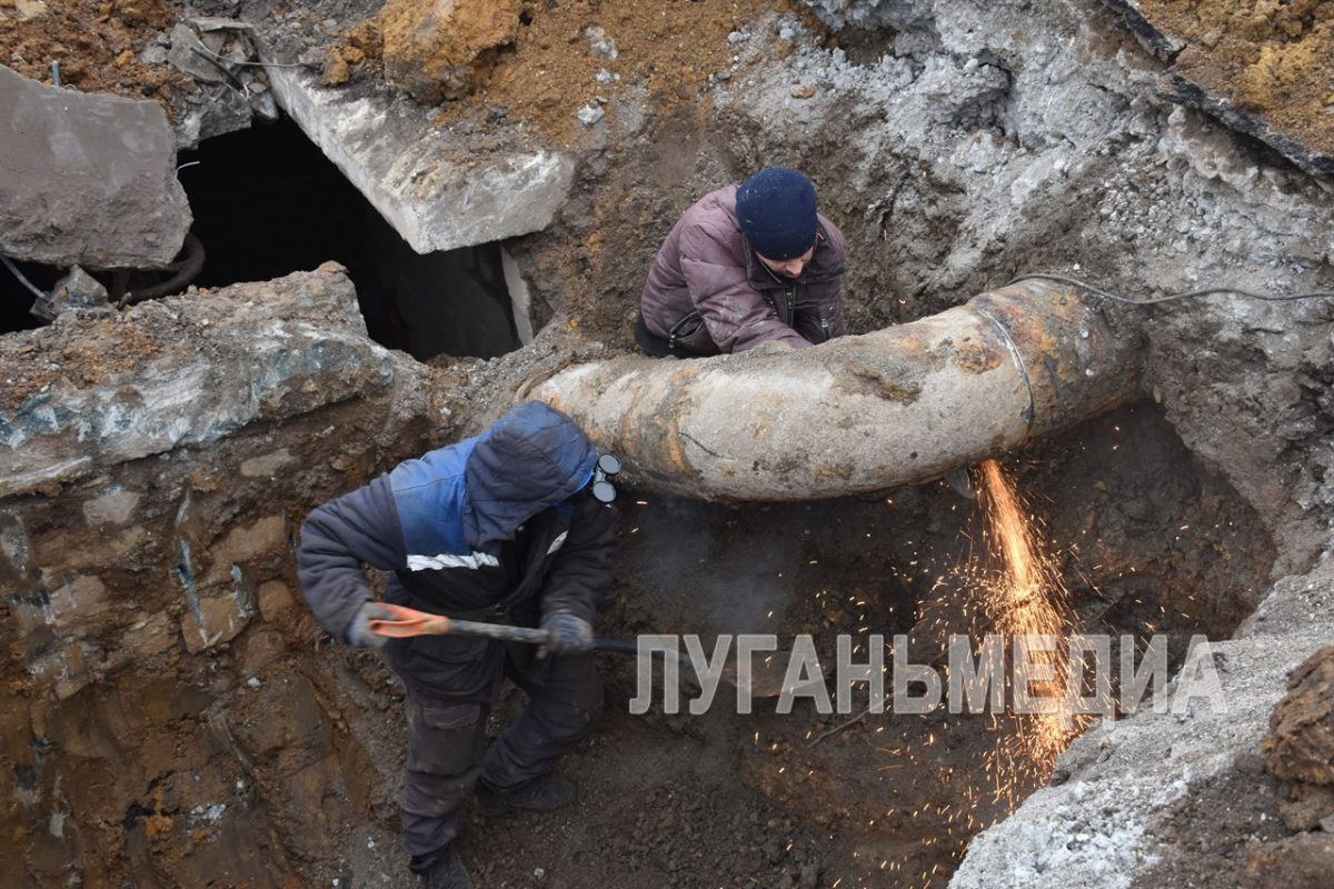 В Алчевске специалисты из региона-шефа Вологодской области вводят в работу новый участок водовода