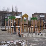 В Перевальске, в микрорайоне Горняцкий, ведутся работы по благоустройству общественной территории