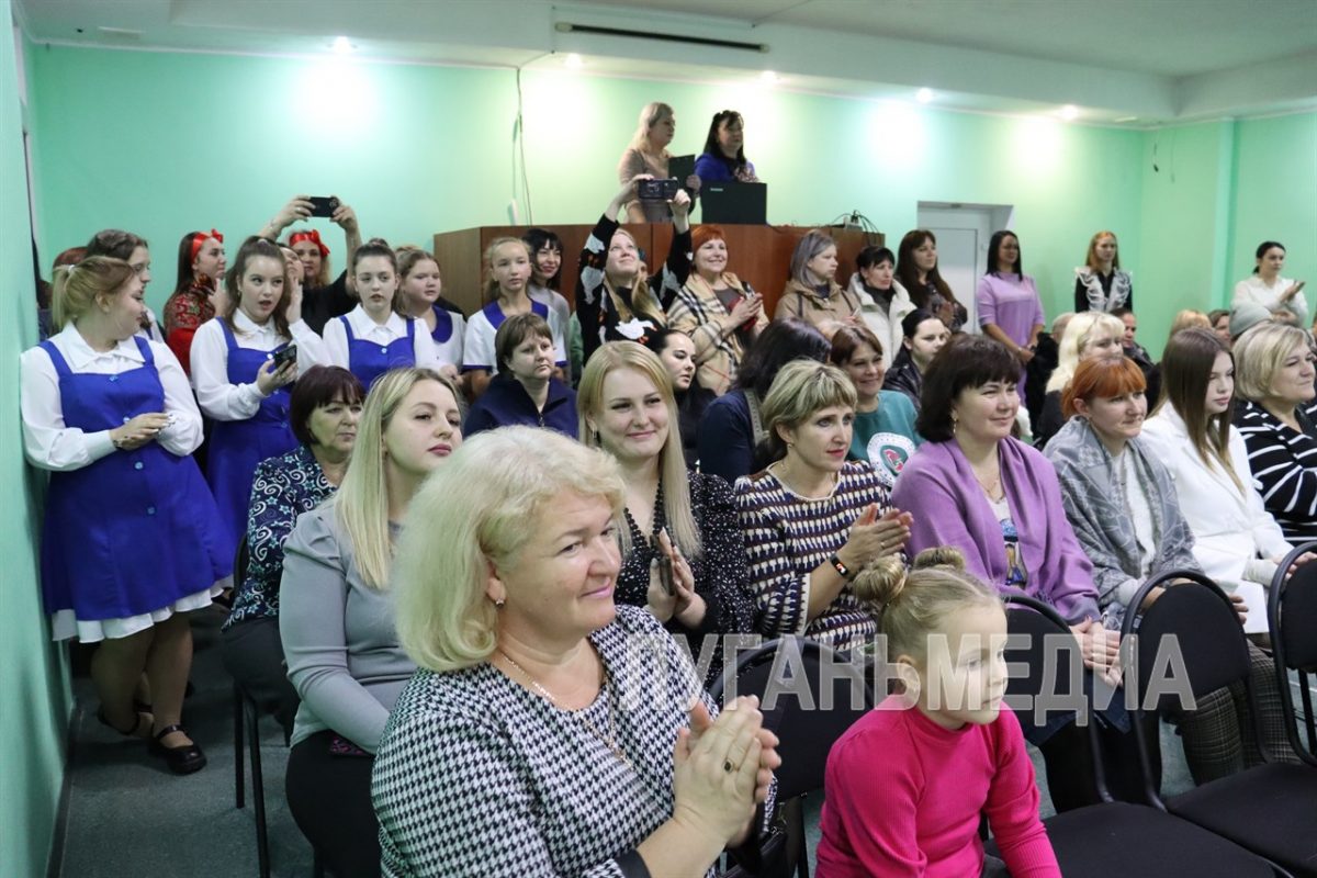 В Свердловском муниципальном округе жители Червонопартизанска отметили День города праздничным концертом