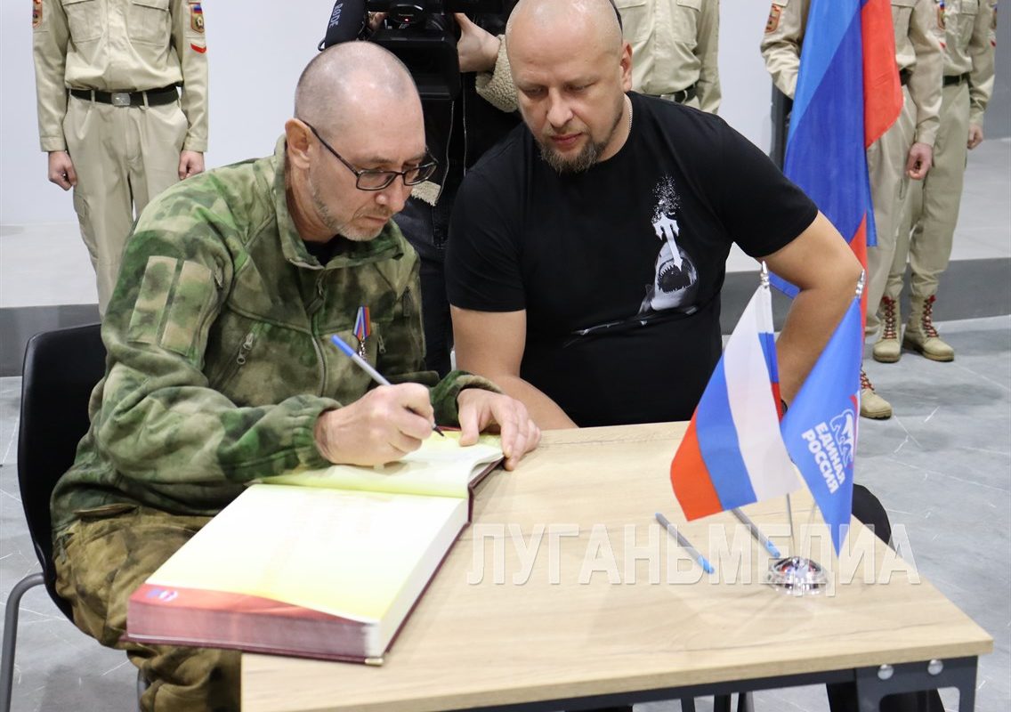В Свердловском молодежном центре прошло торжественное мероприятие, посвященное прибытию в город Книги памяти