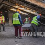 В Луганске специалисты приступили к капитальному ремонту кровель многоквартирных домов