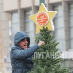 Новогодняя ель, символизирующая Антрацитовский муниципалитет, появилась в Луганске