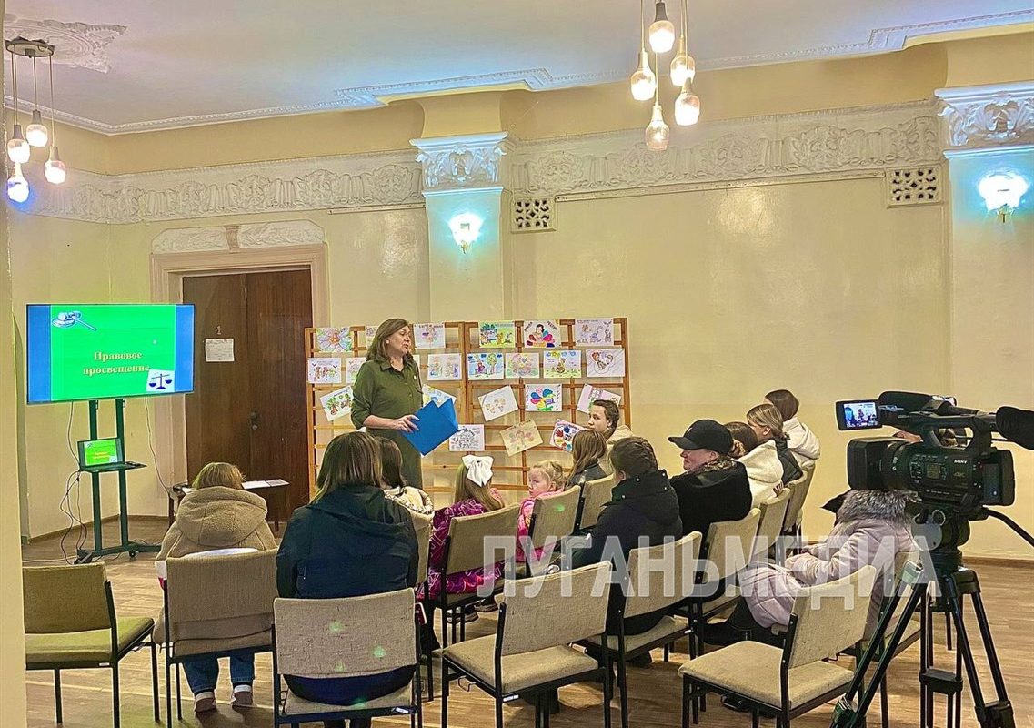 В Кировском Дворце Культуры состоялась выставка рисунков «Права глазами ребёнка»