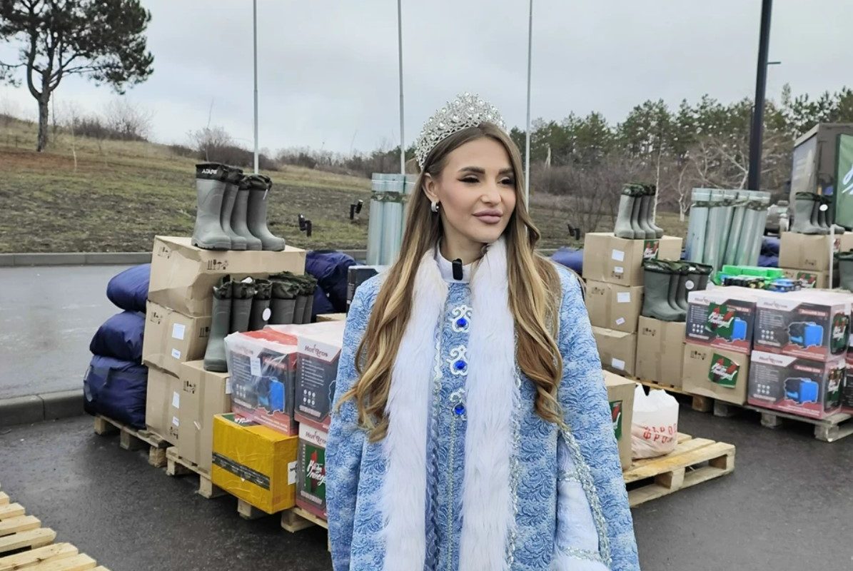 Анна Еременко привезла в пять подразделений ЛНР новогодние подарки
