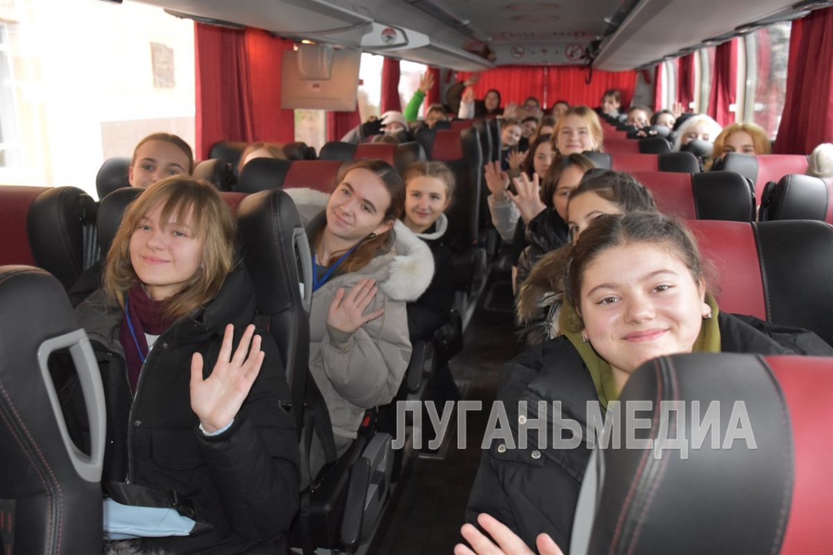 Школьники из Стаханова отправились в Тулу по «Культурной карте 4 + 85»