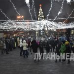 В Антраците зажгли огни на главной городской елке
