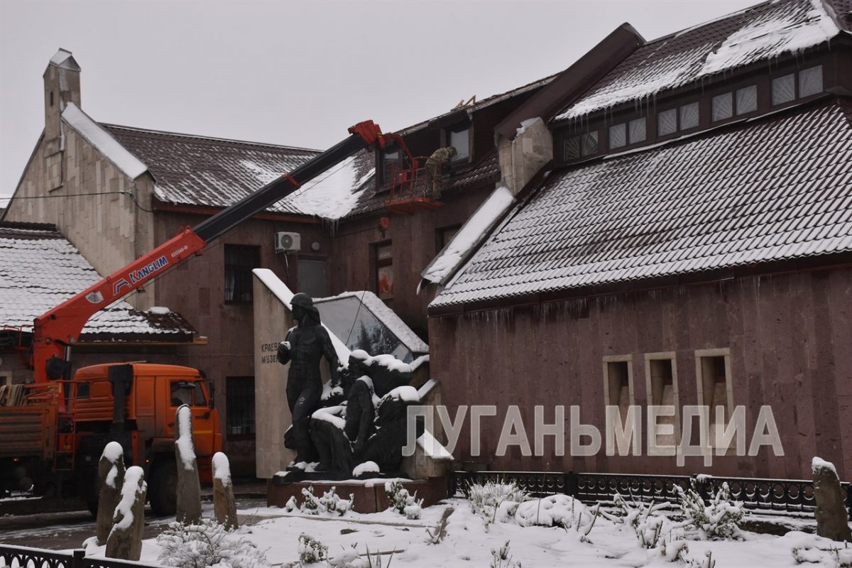 Ремонт крыши Свердловского  краеведческого музея на пяти блоках площадью 745 квадратных метров подходит к концу