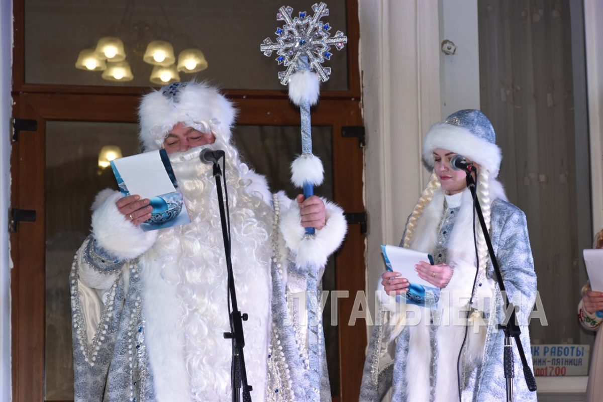 В Новопскове прошло торжественное открытие главной елки района в День Николая Чудотворца