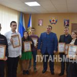 В преддверии Дня волонтера в Ровеньках состоялось торжественное награждение инициативной молодежи города