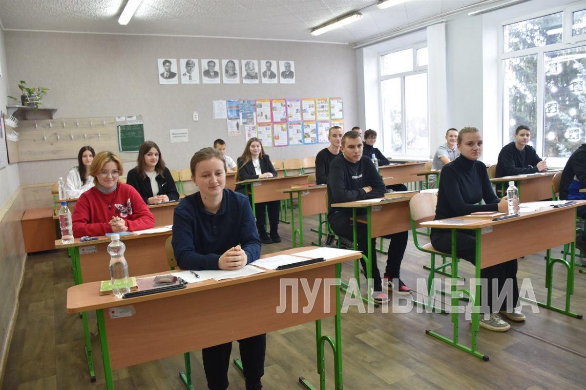 Выпускники школ Белокуракинского муниципального округа написали итоговое сочинение
