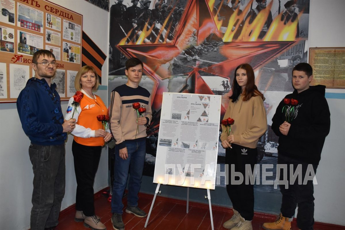 Активисты Движения Первых Первомайского колледжа оформили тематическую выставку и буклеты ко Дню Неизвестного солдата