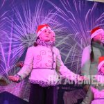 На центральной площади Лутугино состоялось торжественное открытие главной новогодней елки округа