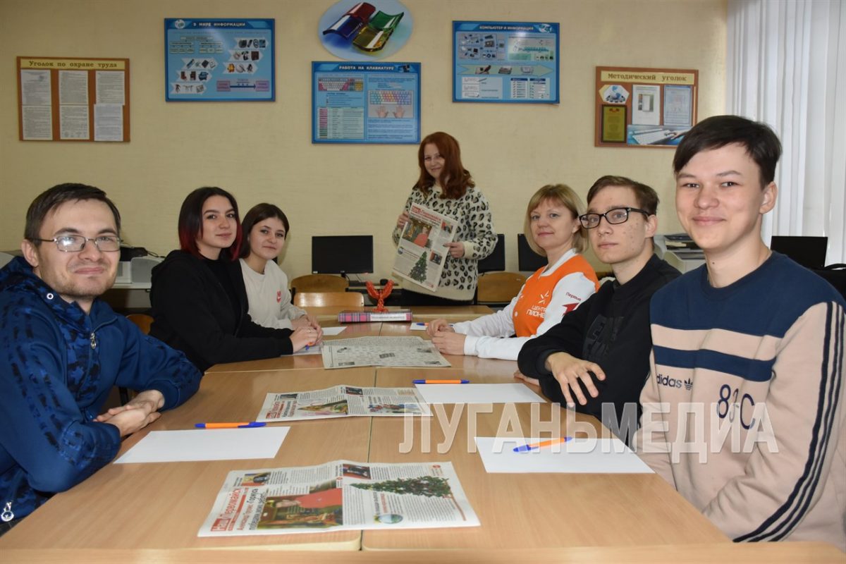 Редактор газеты «Наш Первомайск» ГУП ЛНР «ЛУГАНЬМЕДИА» Екатерина Ногтенко провела мастер-класс для учащихся колледжа