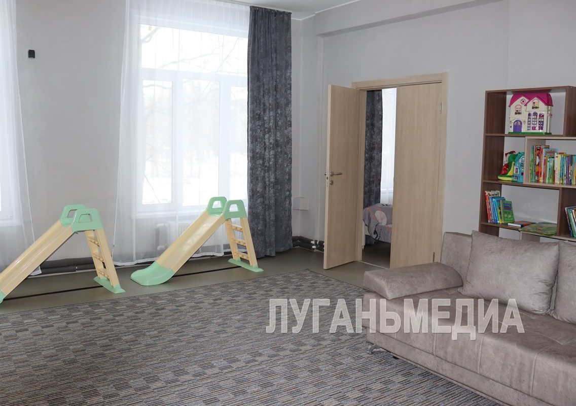 Красноярские специалисты отремонтировали пострадавшие при пожаре помещения Семейного центра в Свердловске