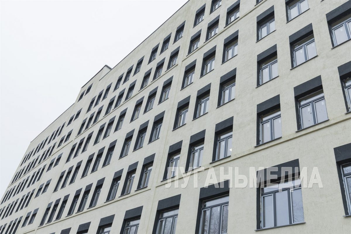 Руководство города посетило объект восстановления «Луганская городская поликлиника № 12»