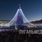 На театральной площади столицы состоялась торжественная церемония зажжения главной елки Республики