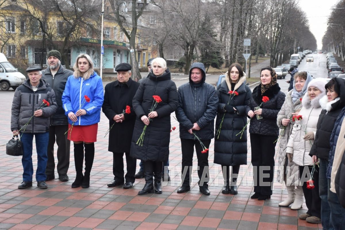 В Стаханове состоялся митинг к 119-й годовщине со дня рождения новатора угольной промышленности