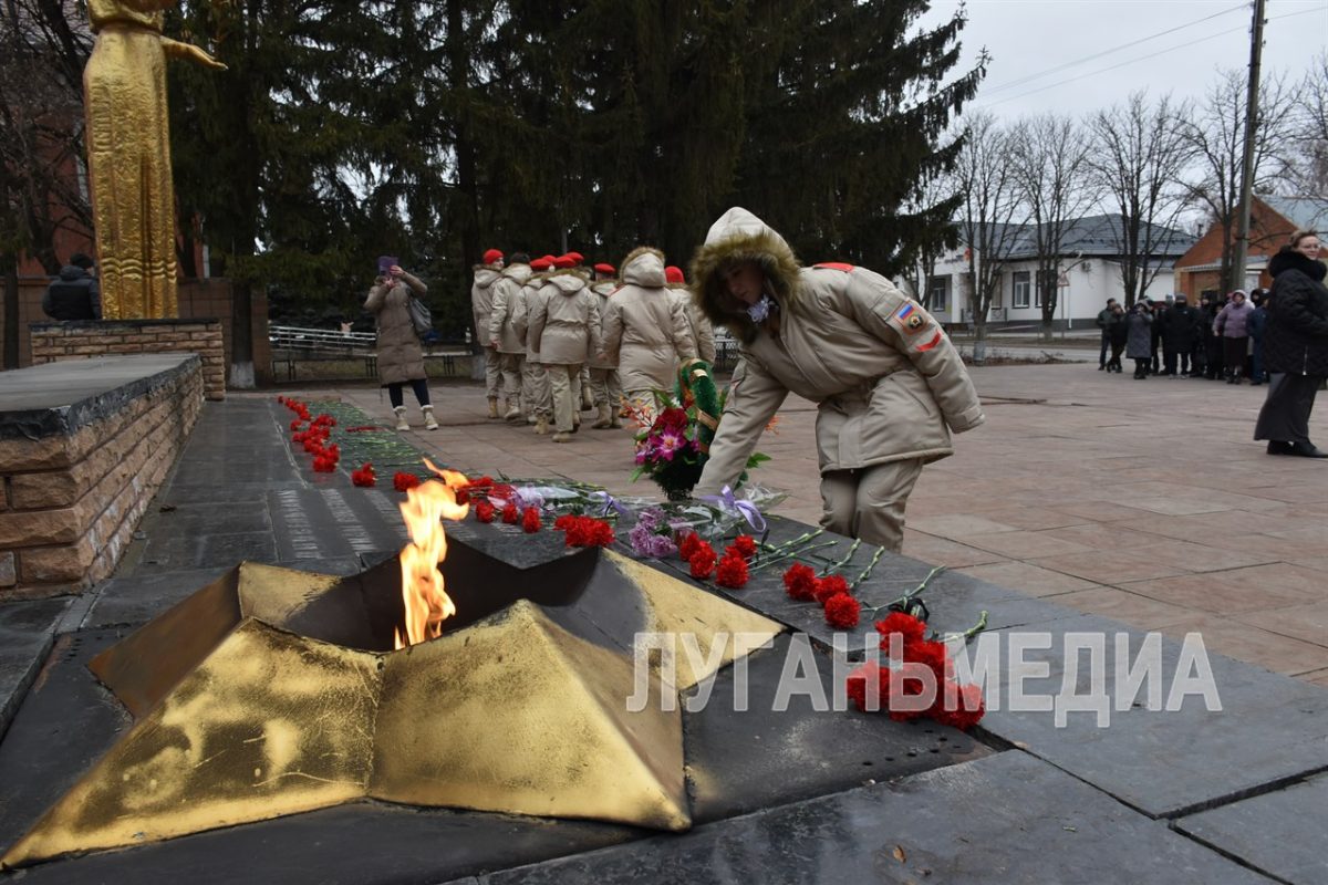 В Новопскове у мемориала погибшим воинам состоялся митинг