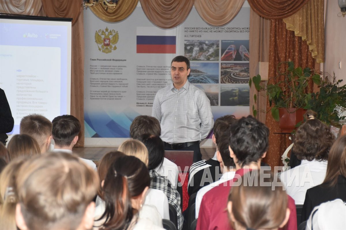 Старшеклассники кировской гимназии стали участниками одного из уроков по цифровой грамотности