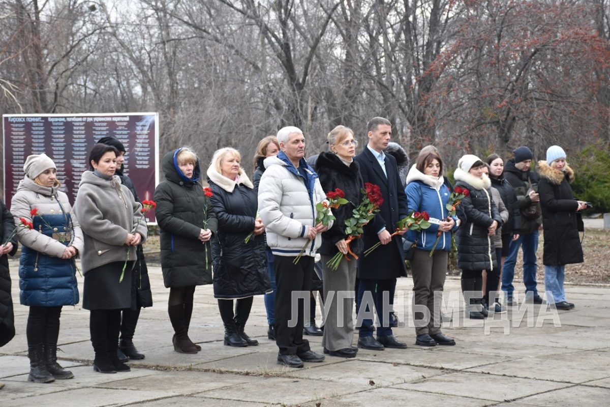 В Кировском городском парке состоялась церемония возложения цветов, посвященная блокаде Ленинграда