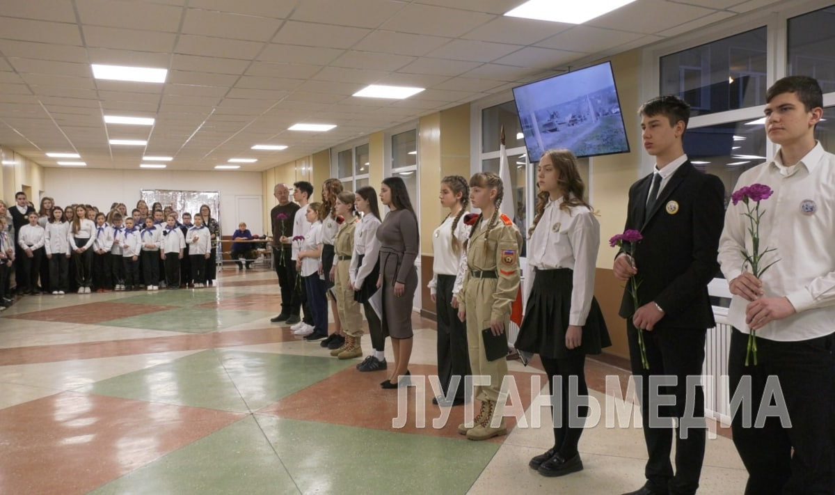 Линейка памяти, посвященная 10-й годовщине обстрелов города, прошла в Стахановской гимназии