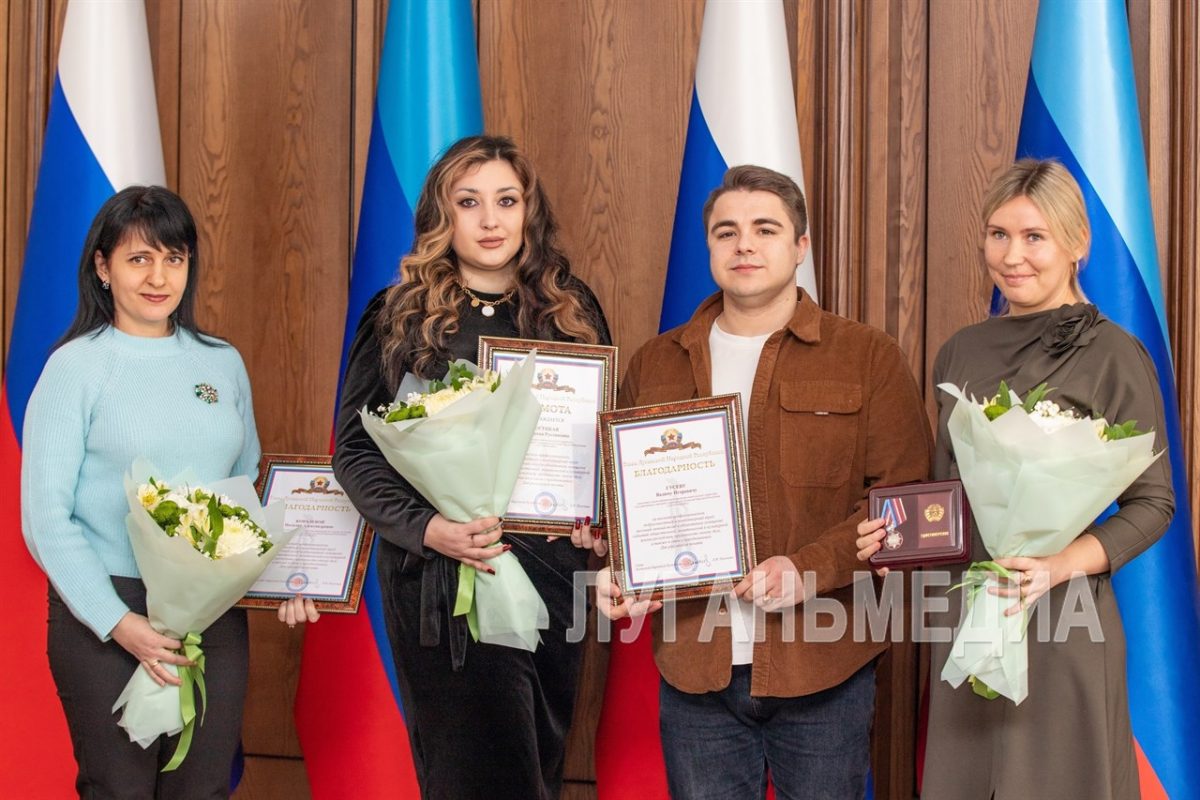 Сотрудникам ГУП ЛНР «Луганьмедиа» вручили награды от Главы республики