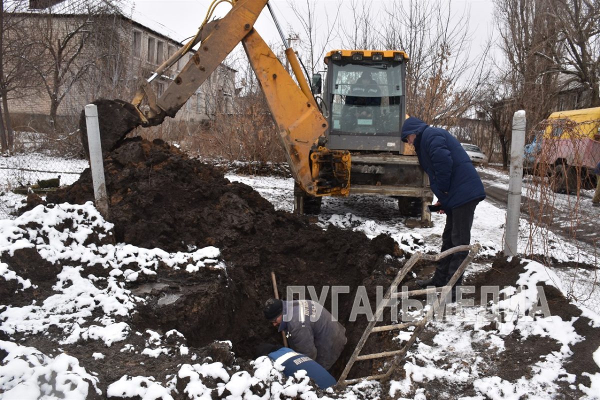 В Кировске продолжается ежедневная работа по устранению порывов и утечек на городских водопроводных сетях