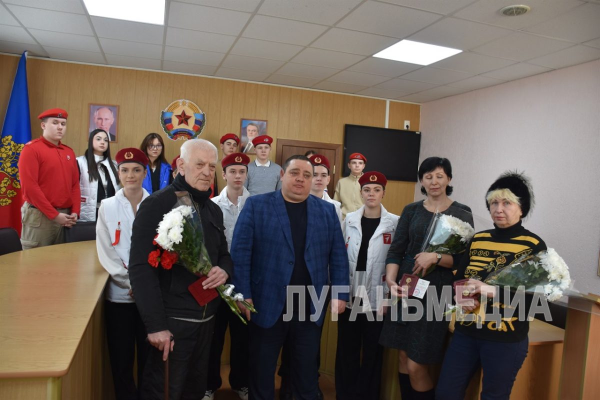 В Ровеньках состоялось вручение юбилейных медалей