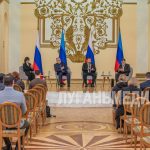 В Луганске прошел антифашистский форум с участием иностранных гостей
