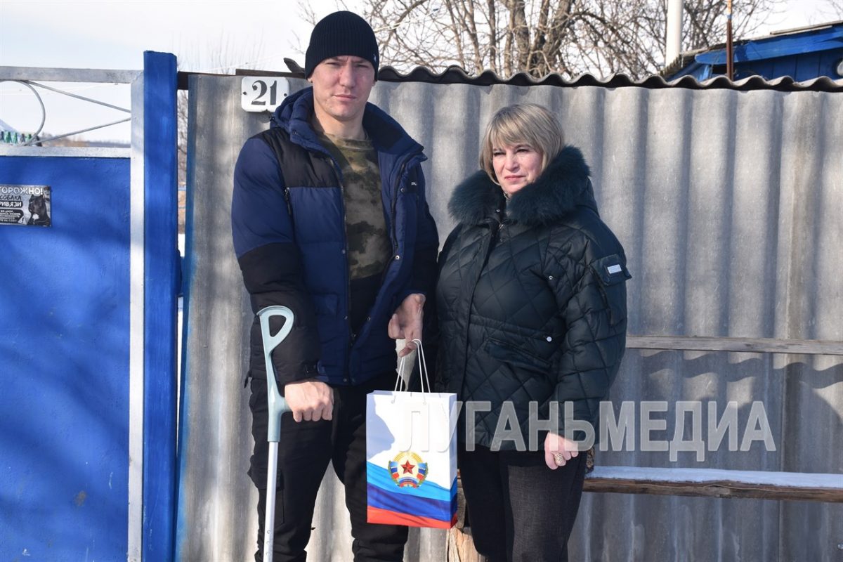 В Белокуракинском округе поздравили участника СВО