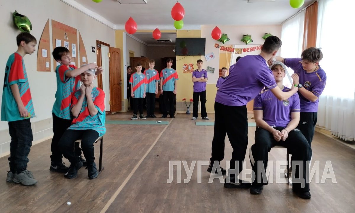 В Сватовской гимназии №7 был проведён военно-спортивный конкурс «А ну-ка, парни!»