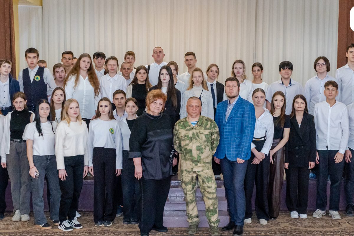 Андрей Марочко провел открытый диалог с молодёжью Луганска