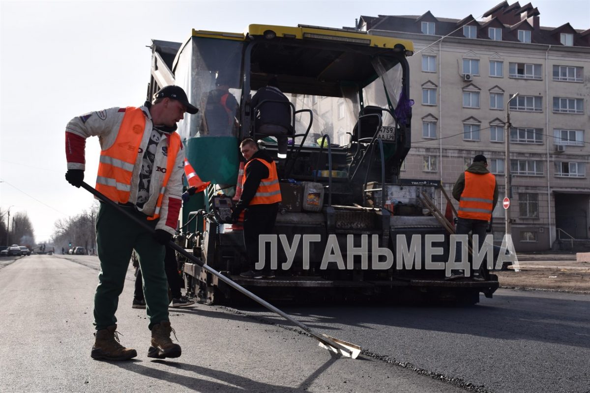 В Алчевске стартовал сезон ремонта дорог