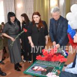 В Красном Луче почтили память мужественного земляка, открыв в его честь «Парту героя»