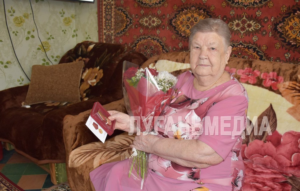 В Кировске продолжается вручение юбилейных медалей «80 лет Победы в Великой Отечественной войне 1941-1945 гг.»