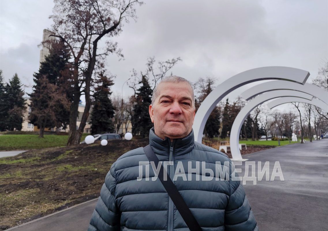 Жители Луганска поделились мнением о воссоединении Крыма с Российской Федерацией