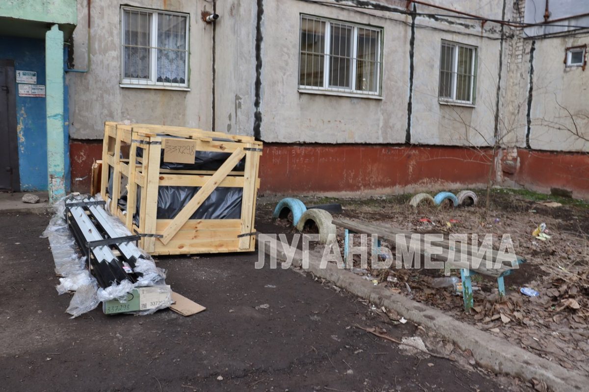 В Свердловске специалисты из Красноярского края продолжают восстанавливать лифтовое хозяйство