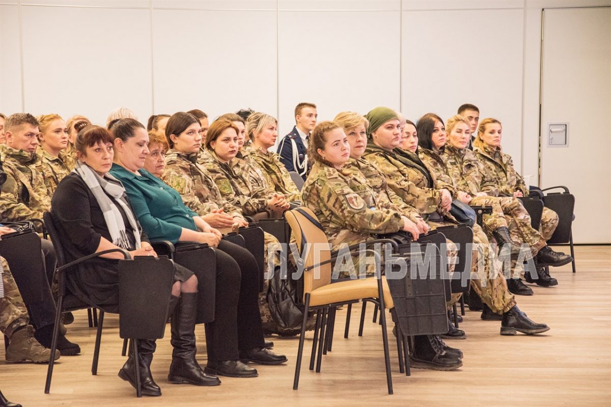В Луганском Доме молодежи состоялся праздничный концерт, посвященный Международному женскому дню