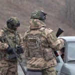 Росгвардейцы на контрольно-пропускных пунктах в зоне СВО в ЛНР задерживают пособников ВСУ