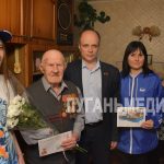 Ветераны получили нагрудные знаки и удостоверения почетных граждан Краснолучского округа