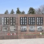 Стахановчане возложили цветы к Мемориалу жертвам украинской агрессии