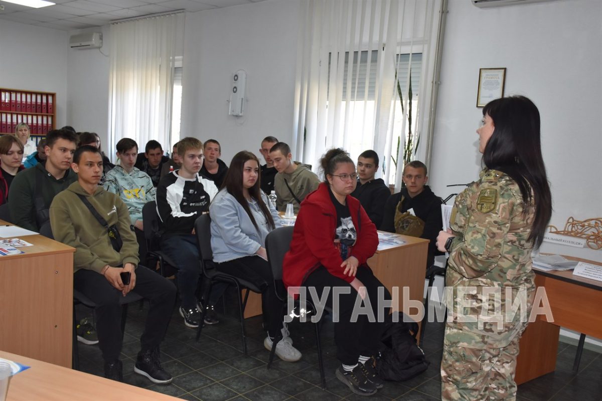В Кировске прошел региональный этап Всероссийской ярмарки трудоустройства «Работа России. Время возможностей» в рамках национального…