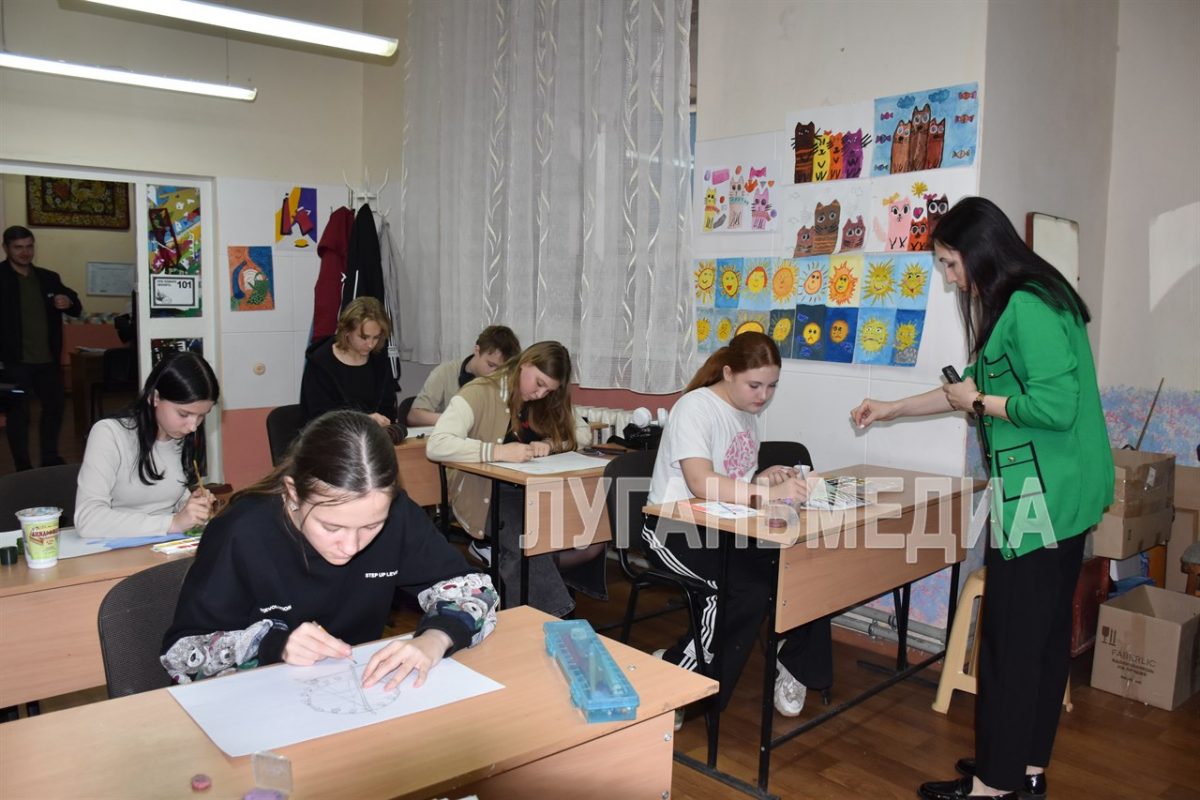Воспитанники Краснодонской детской художественной школы приняли участие в конкурсе рисунков «Парк будущего»