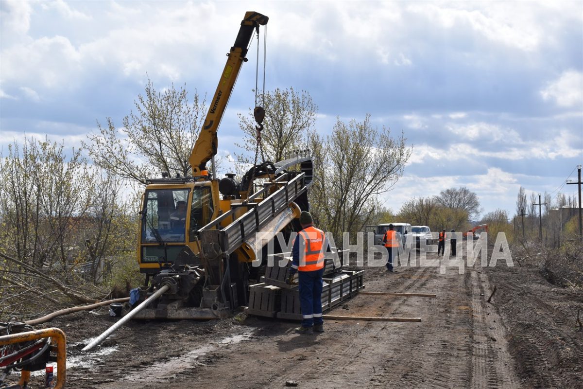В Краснодонском округе продолжаются работы по капитальному ремонту водовода
