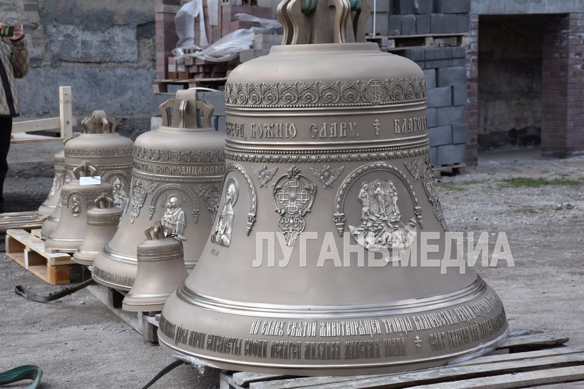 В строящийся Свято-Преображенский храм в Перевальске прибыли отлитые колокола