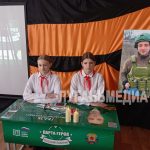В Ровеньковской школе №3 прошло торжественное открытие Парты Героя