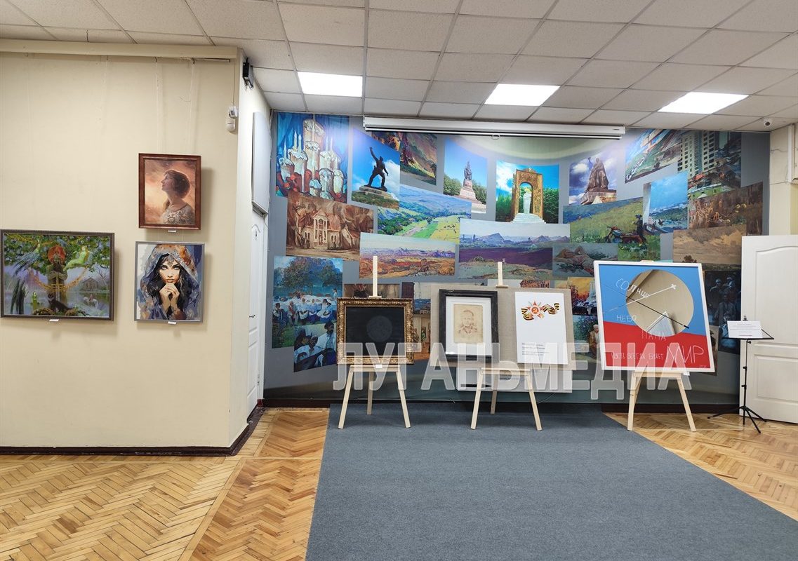 В Галерее искусств Луганского художественного музея состоялось открытие большого Вернисажа, посвящённого 80-летию Великой Победы