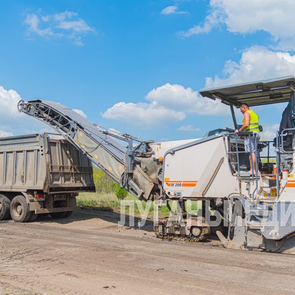 Продолжаются ремонты дорог в пгт Станица Луганская