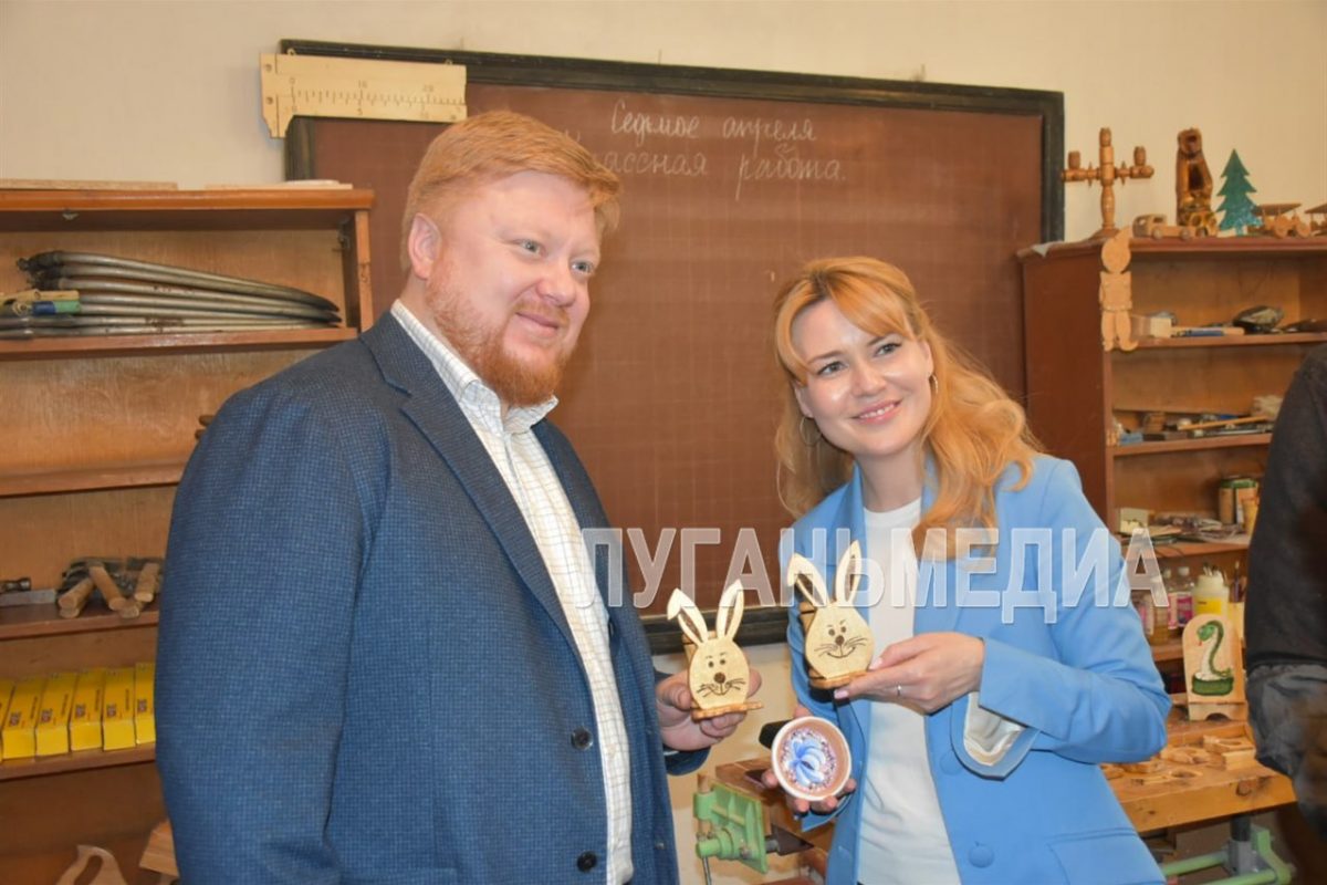 Лутугино с рабочим визитом посетили Сенатор Совета Федерации от ЛНР Дарья Лантратова и Министр образования…